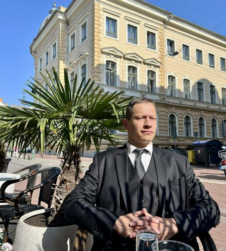 Dr Szilasi-Szalma Oszkár ülő kép